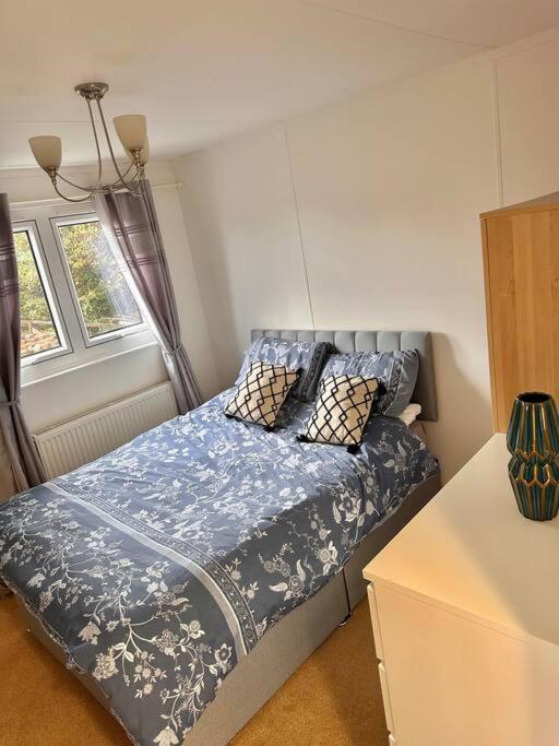 Semi-Detached 1-Bedroom Chalet Uddingston Ngoại thất bức ảnh