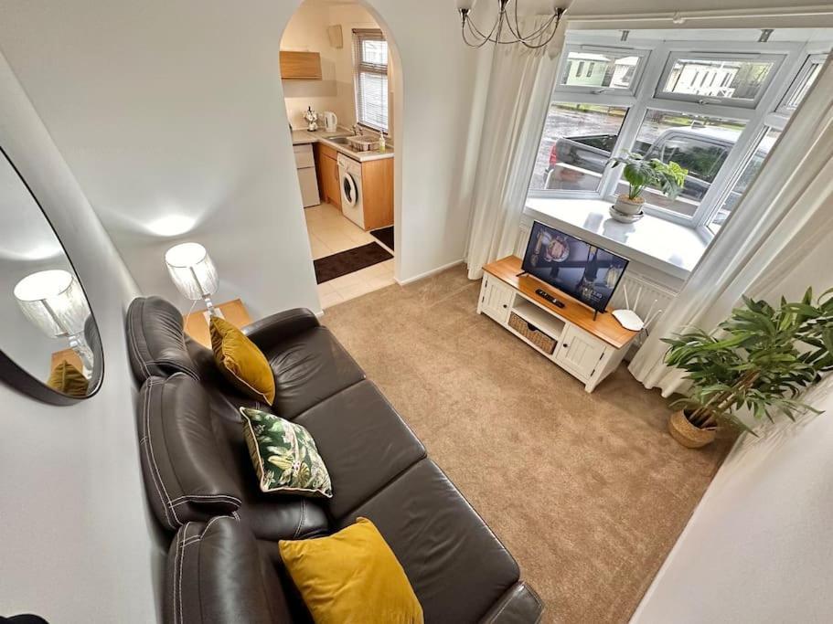 Semi-Detached 1-Bedroom Chalet Uddingston Ngoại thất bức ảnh